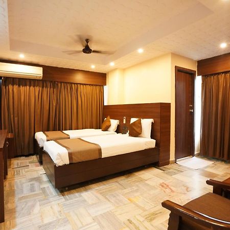 Jaya Residency Hotel Kākināda Buitenkant foto