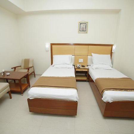 Jaya Residency Hotel Kākināda Buitenkant foto