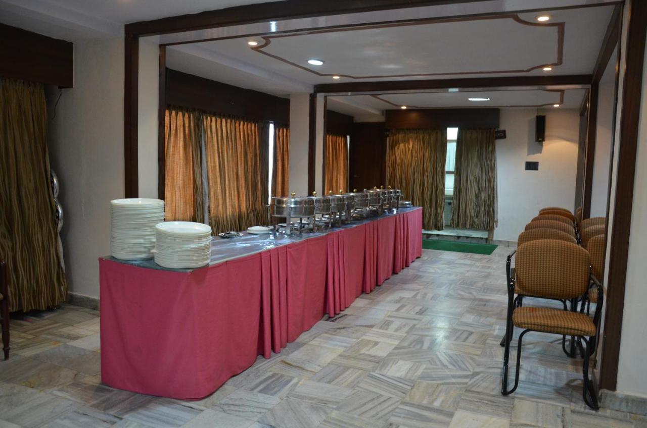Jaya Residency Hotel Kākināda Buitenkant foto
