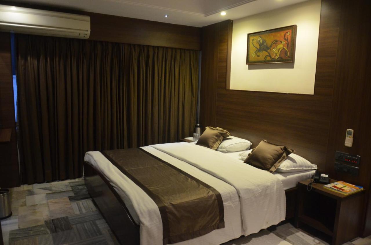 Jaya Residency Hotel Kākināda Buitenkant foto