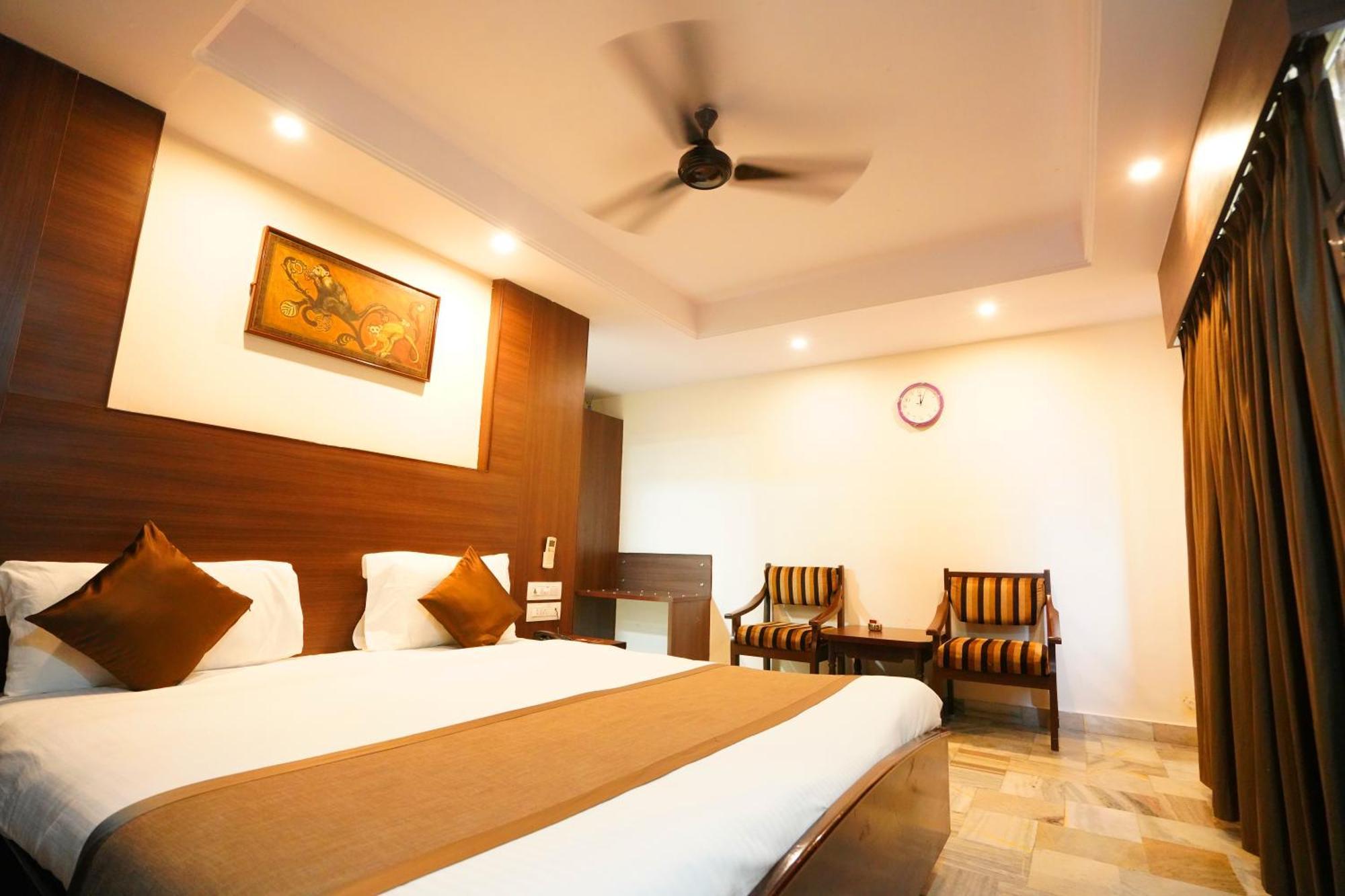 Jaya Residency Hotel Kākināda Buitenkant foto