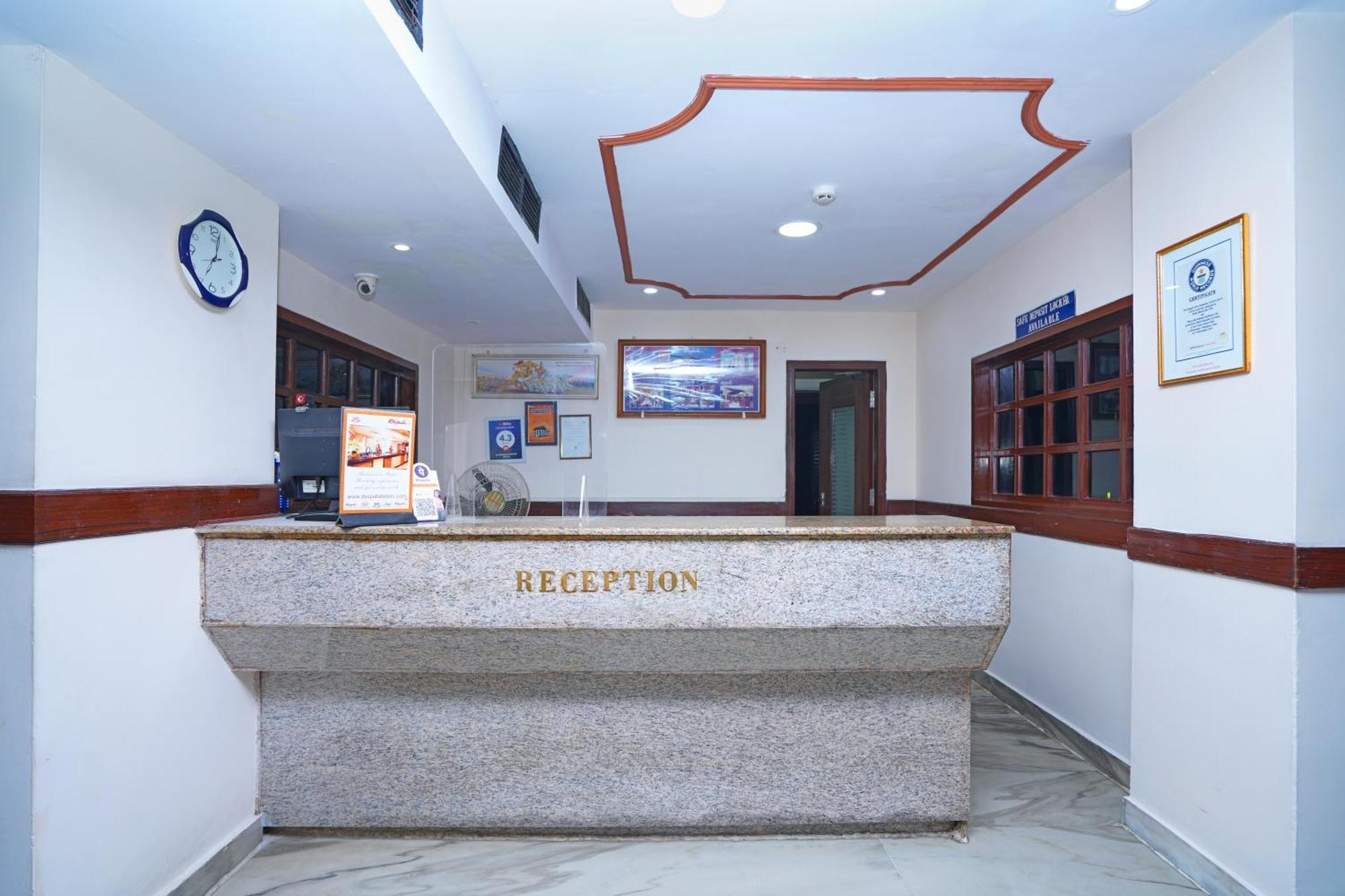 Jaya Residency Hotel Kākināda Buitenkant foto